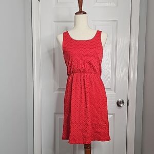 Red Sleeveless Chevron Dress Size Small Fully Lined Length 18 Inches From Waist